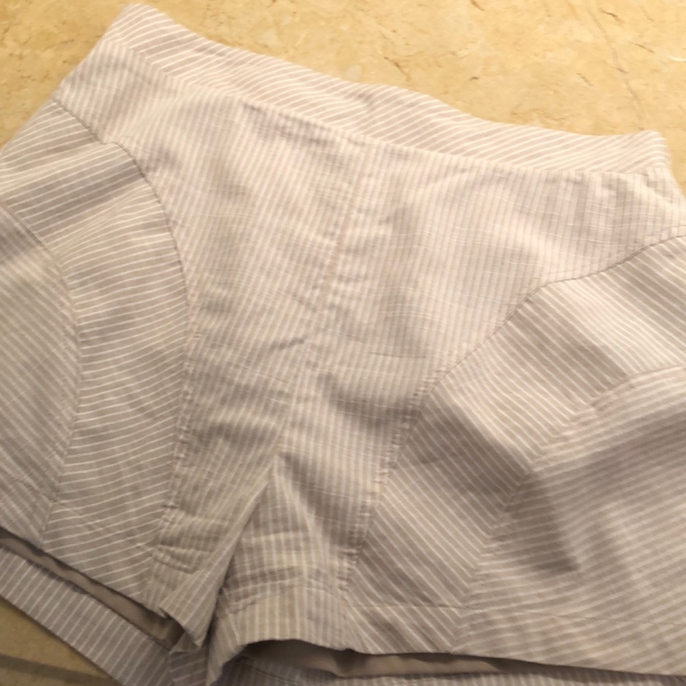 Khaki/white stripe shorts
